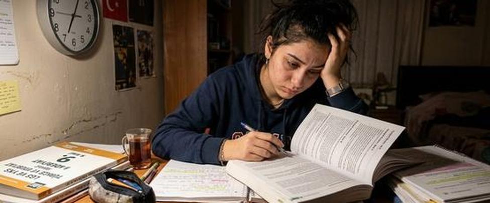 Hızlı Okuma Öncesi Sınav ve Paragraf Stresi Yaşayan Öğrenci